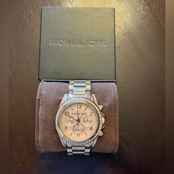 Michael Kors Rose Gold Oversized Blair and Acetate Pavé Watch 39mm - Picture 2 of 4